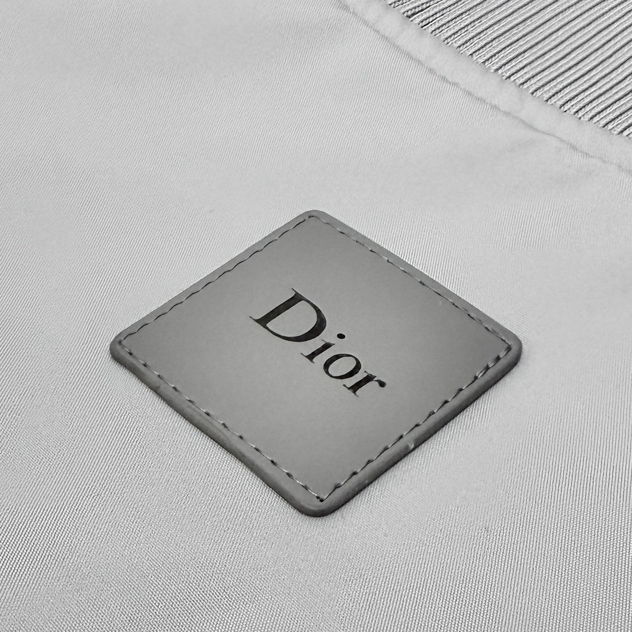 <p>DIOR 走秀款棒球外套(銀)</p>