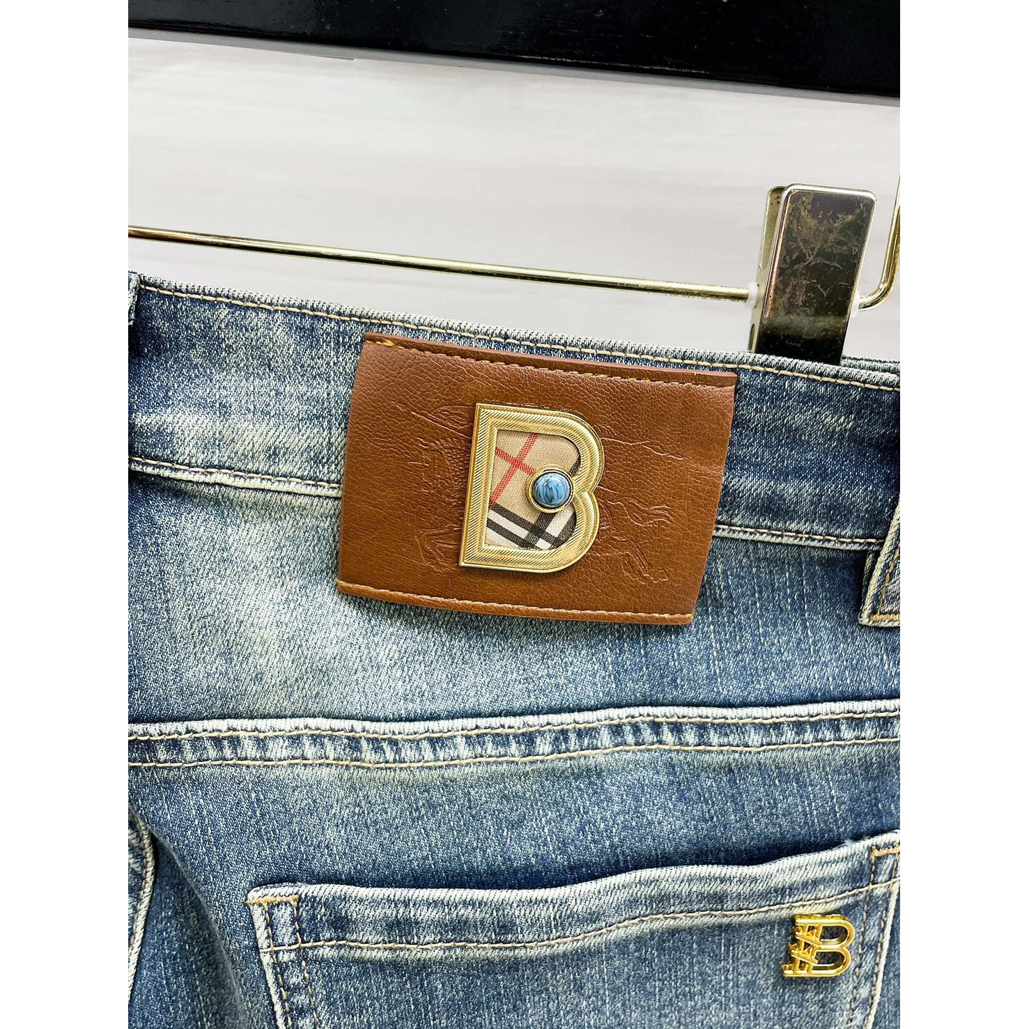 <p>BURBERRY 高品质牛仔裤(淺藍)</p>