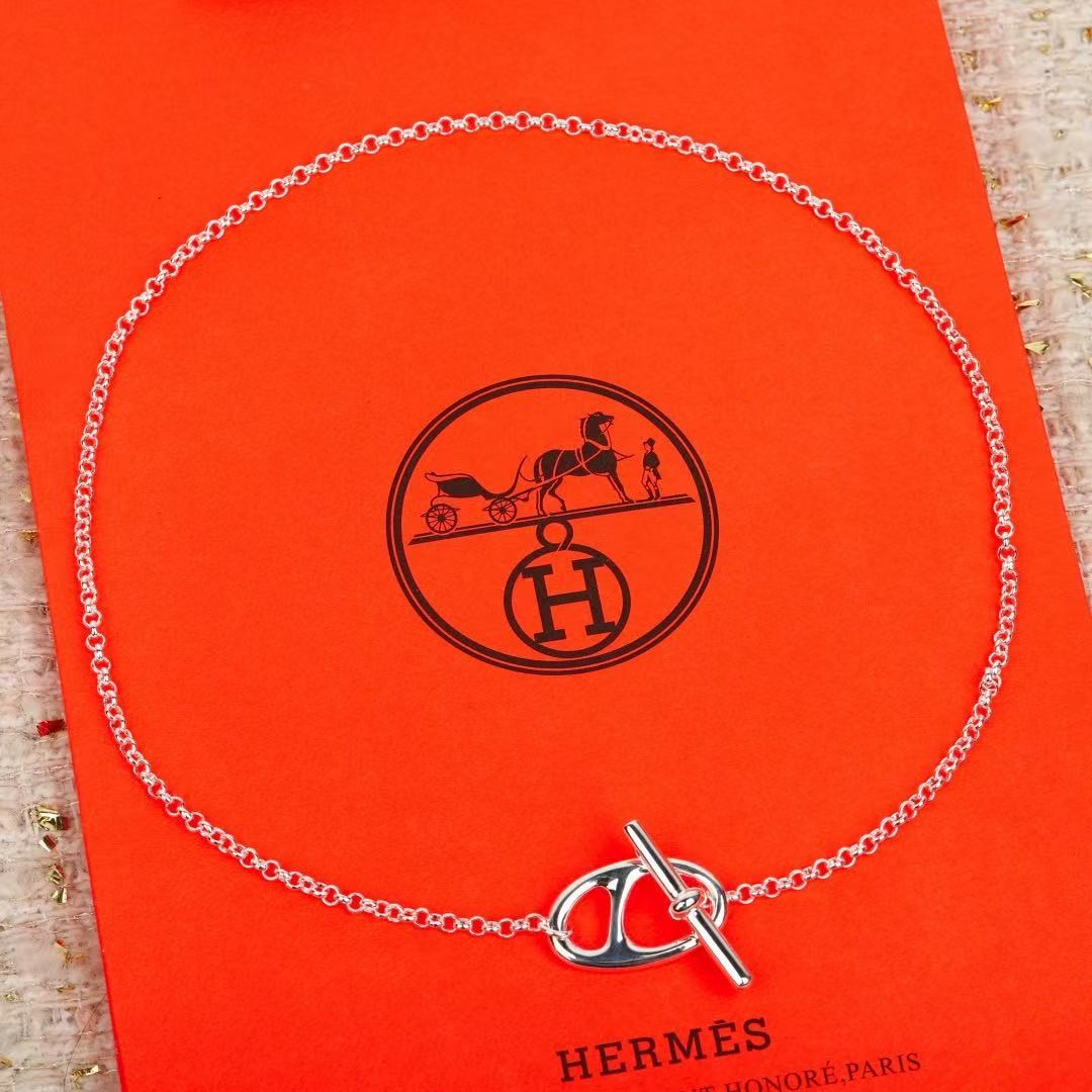 <p>HERMES&nbsp;猪鼻子项链</p>