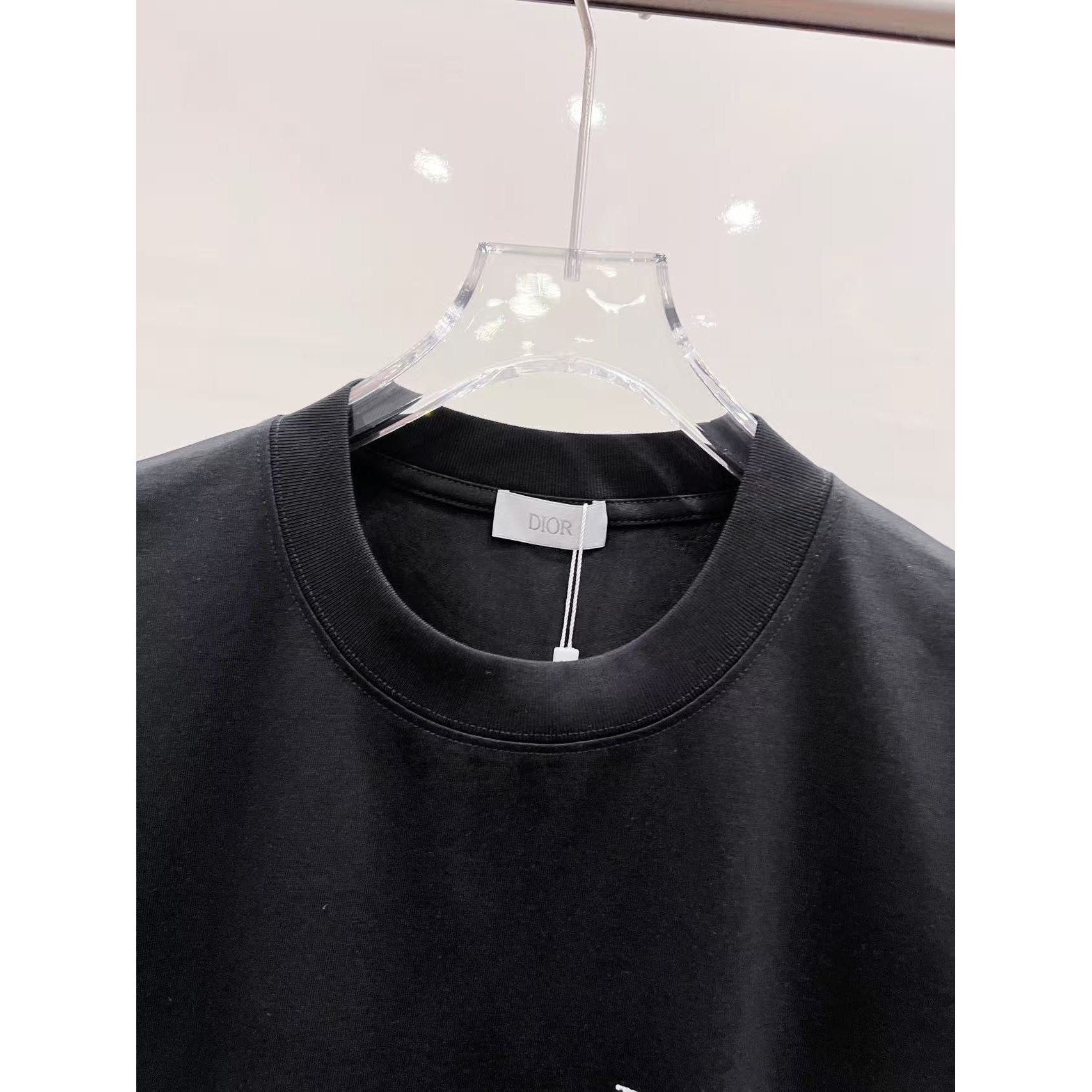 <p>DIOR 迪奥+石头岛联名 logo短袖T恤(黑)&nbsp;</p>