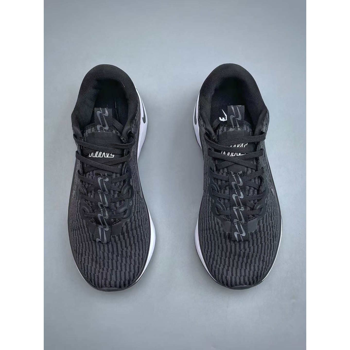 <p>Nike Motiva Pale Ivory Amber Brown 休闲运动慢跑鞋(黑)</p>