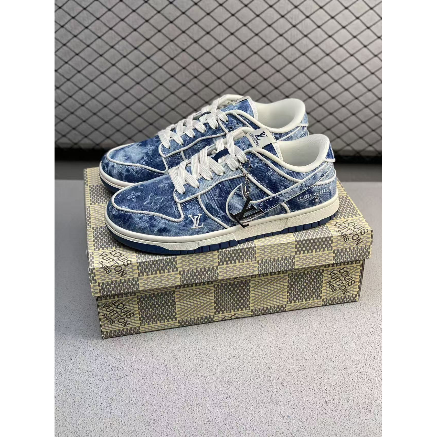 <p>Nike SB Dunk Low 青蓝牛仔休闲板鞋(藍)</p>