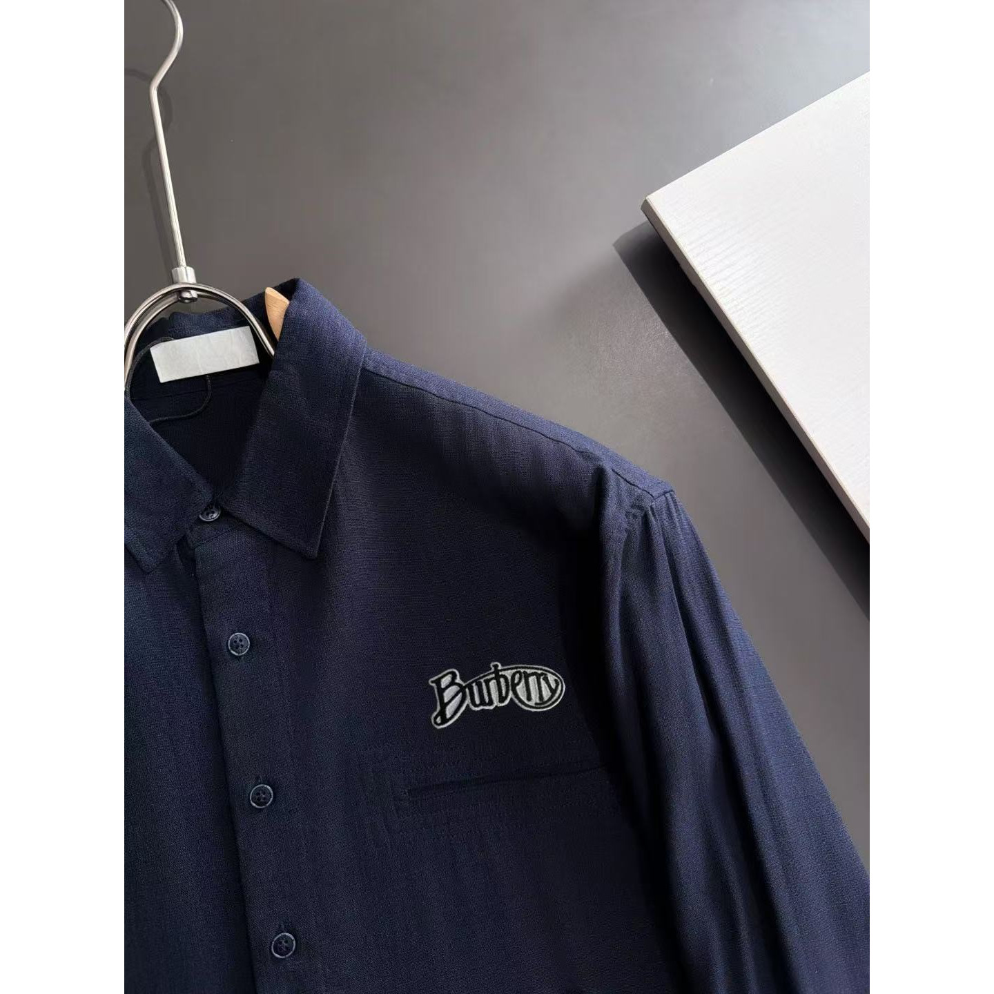 <p>BURBERRY 亚麻衬衫套装(藍)</p>