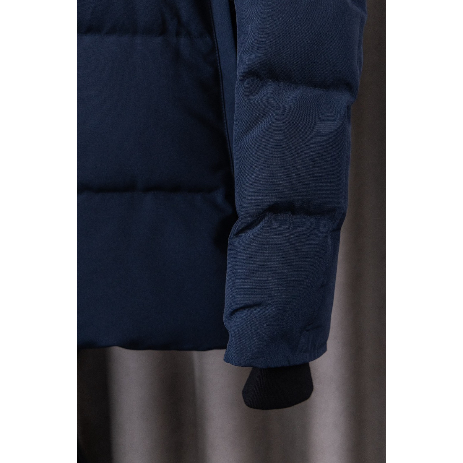 <p>Canada Goose 顶级狼毛Wyndham 2048M &nbsp;29款 系列派克大衣羽绒服(深蓝色)</p>
