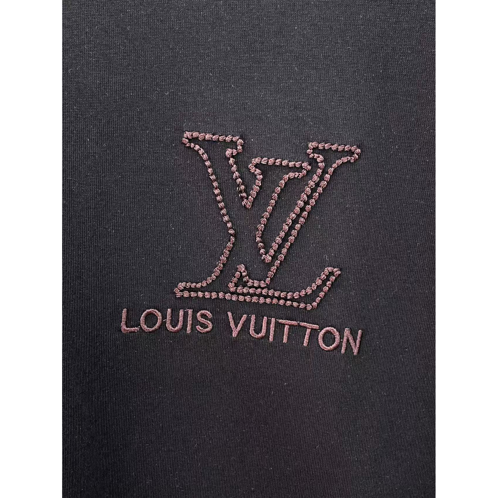 <p>LV 专柜新款短袖T恤(黑)</p>