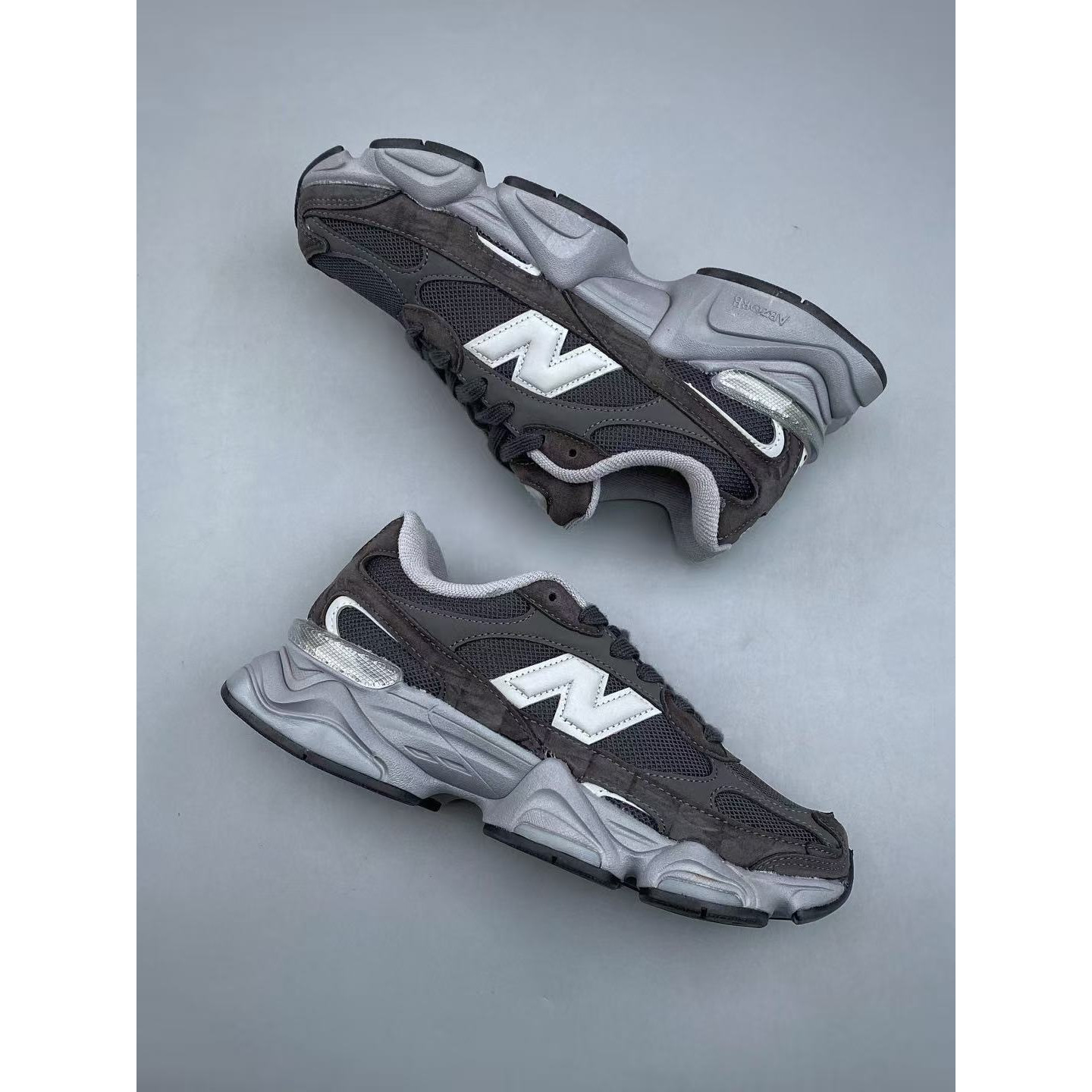 <p>New Balance NB9060 休闲鞋 (黑)&nbsp;</p>