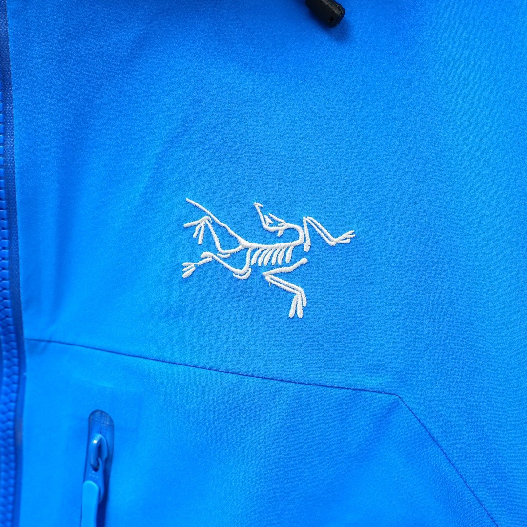 <p>ARC'TERYX &nbsp;BETA SV JACKET 增强防水防风连帽硬壳外套(群青蓝)&nbsp;</p>