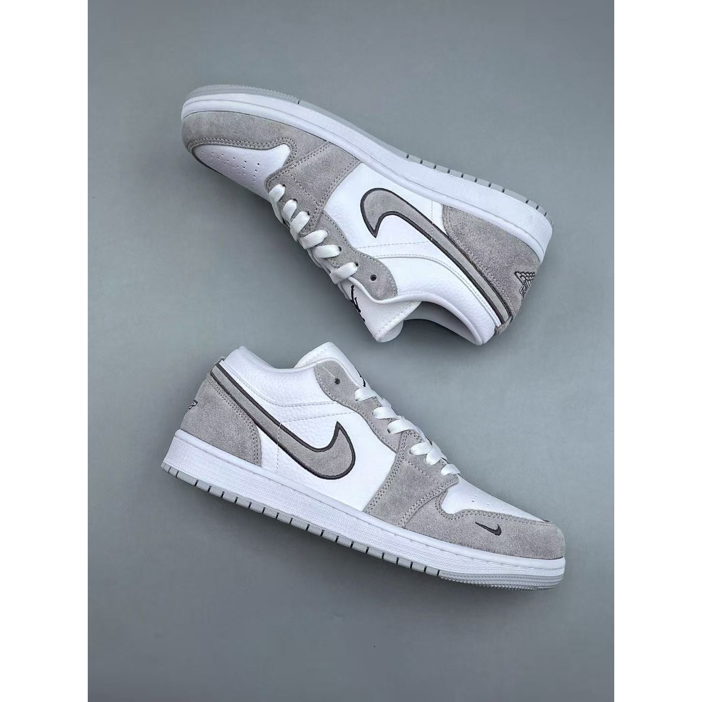 <p>Nike AIR JORDAN 1LOW G &nbsp;AJ1 文化休闲板鞋(灰)&nbsp;</p>