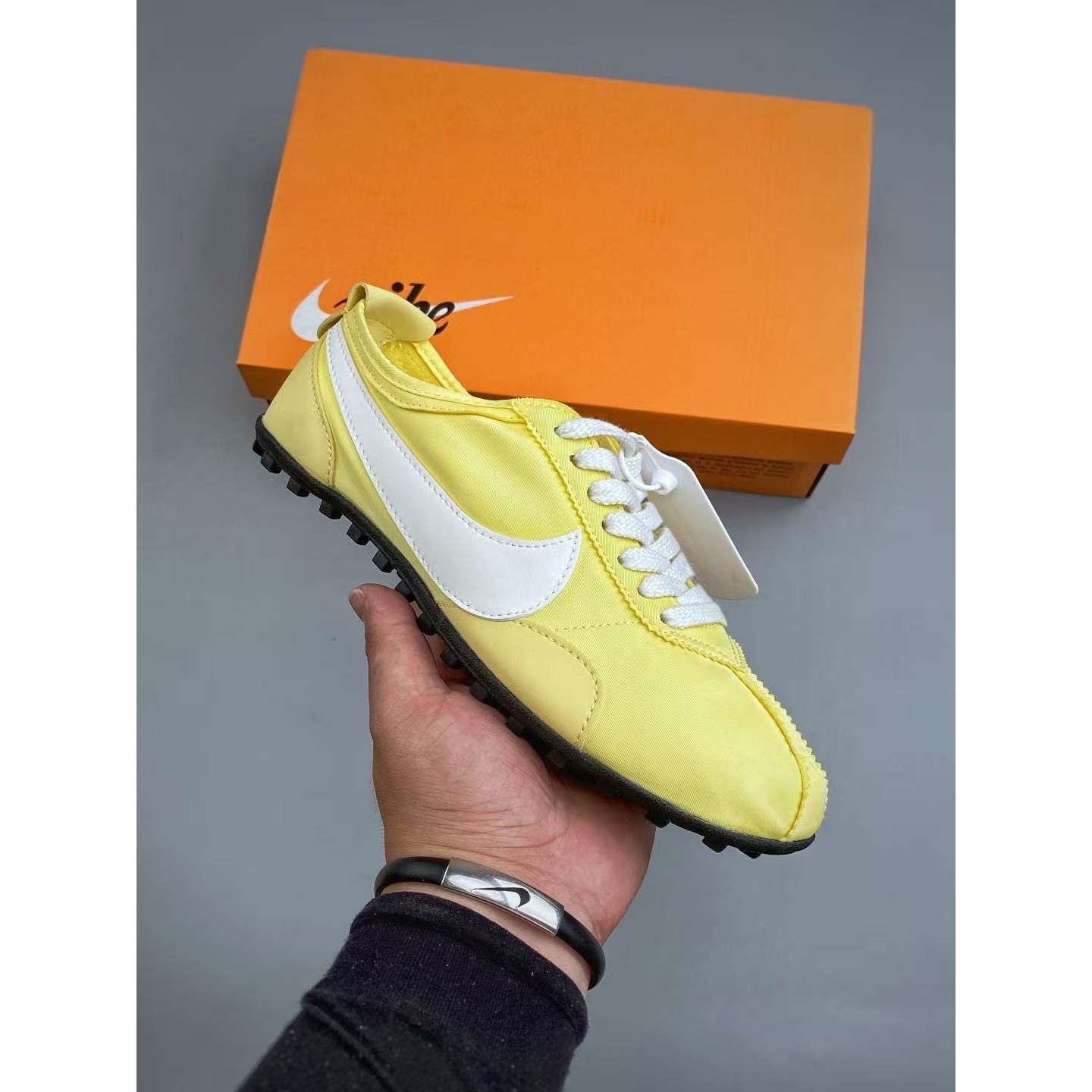 <p>NIKE MOON SHOE OG SP 休闲板鞋(黃)</p>