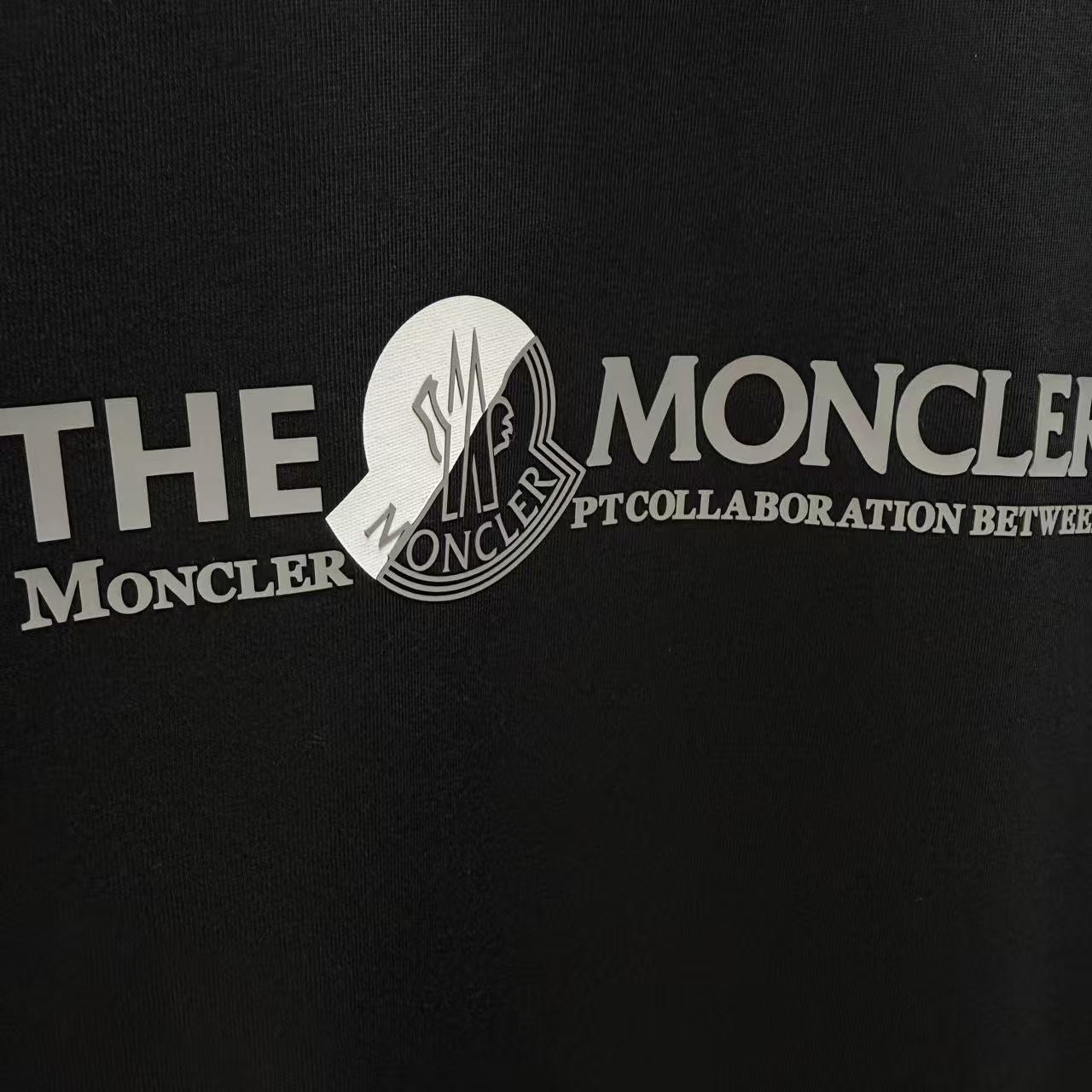 <p>Moncler 短袖T恤(黑)</p>