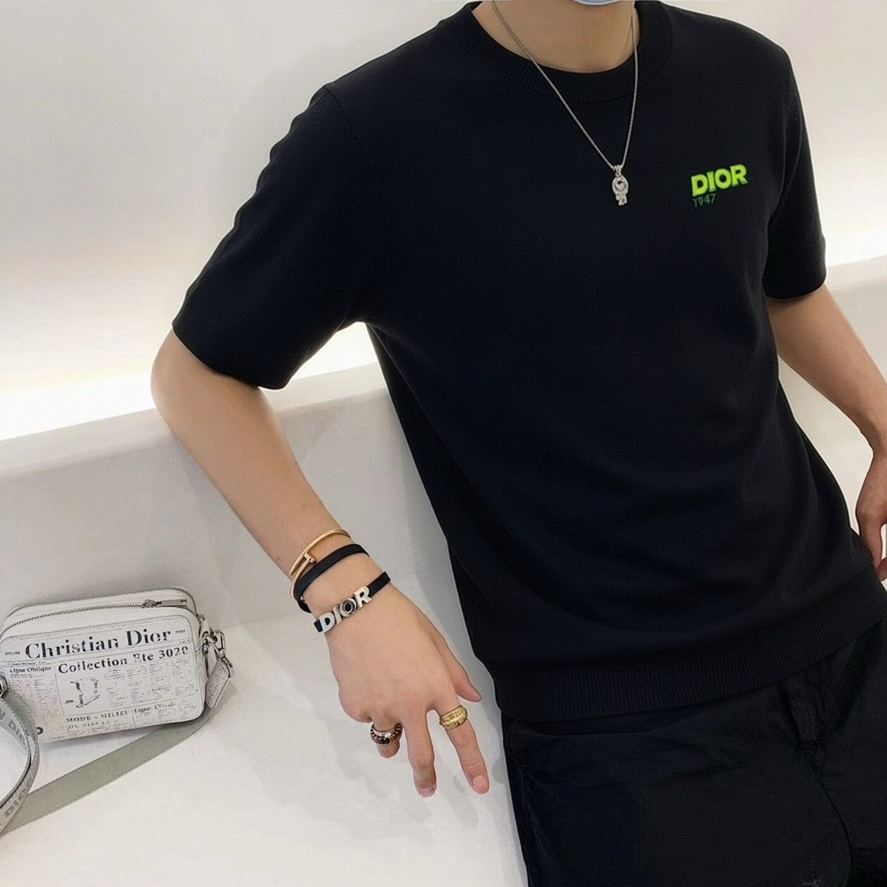 <p>DIOR 织羊毛短袖T恤(黑)</p>