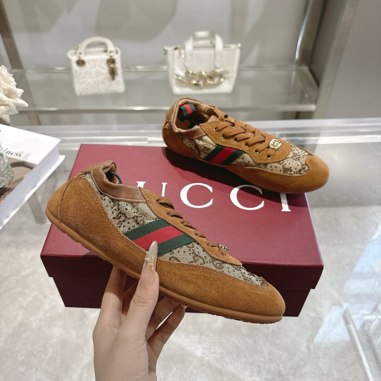 <p>GUCCI 水晶钻鞋(棕)</p>