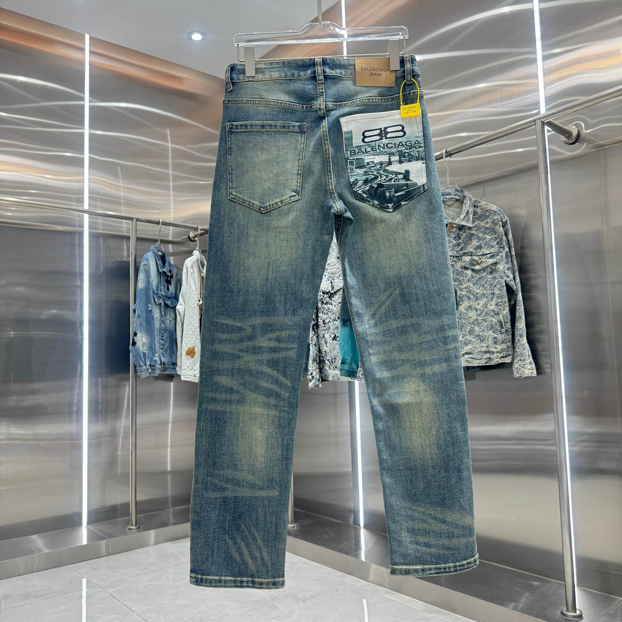 <p>Balenciaga 直筒牛仔裤(蓝色)</p>