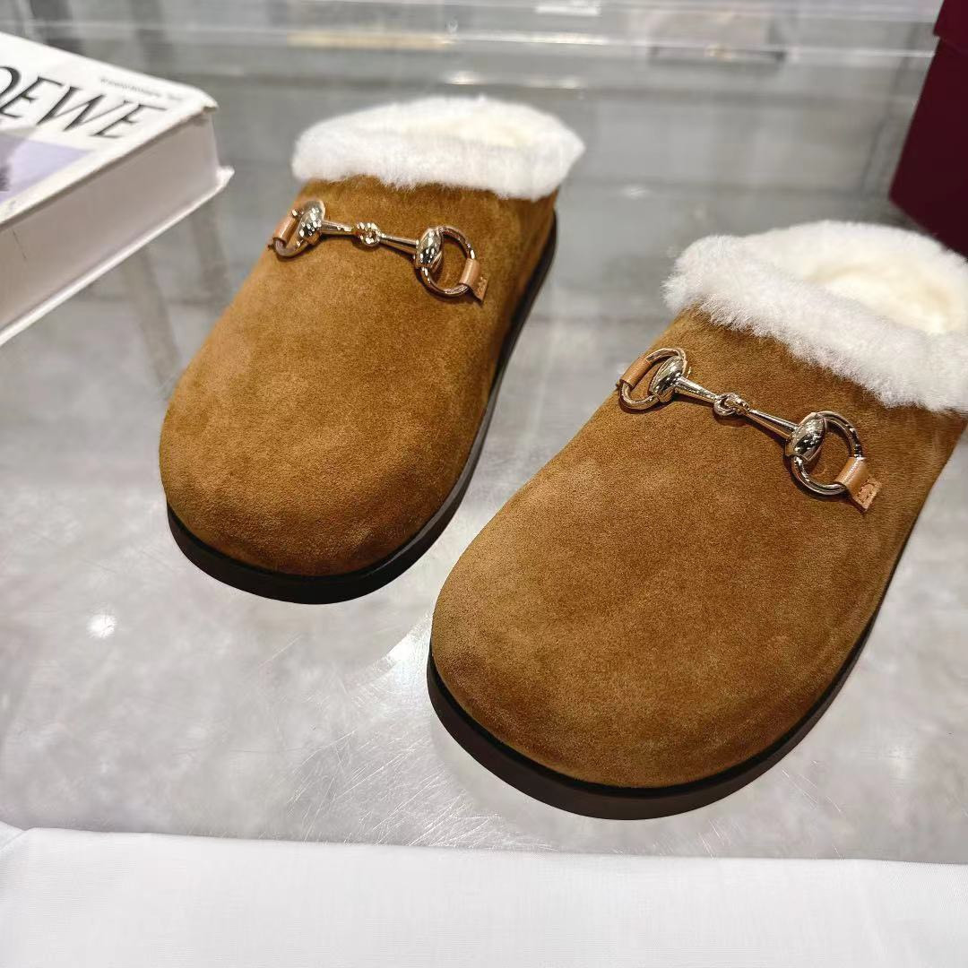 <p>GUCCI 穆勒羊毛拖鞋</p>