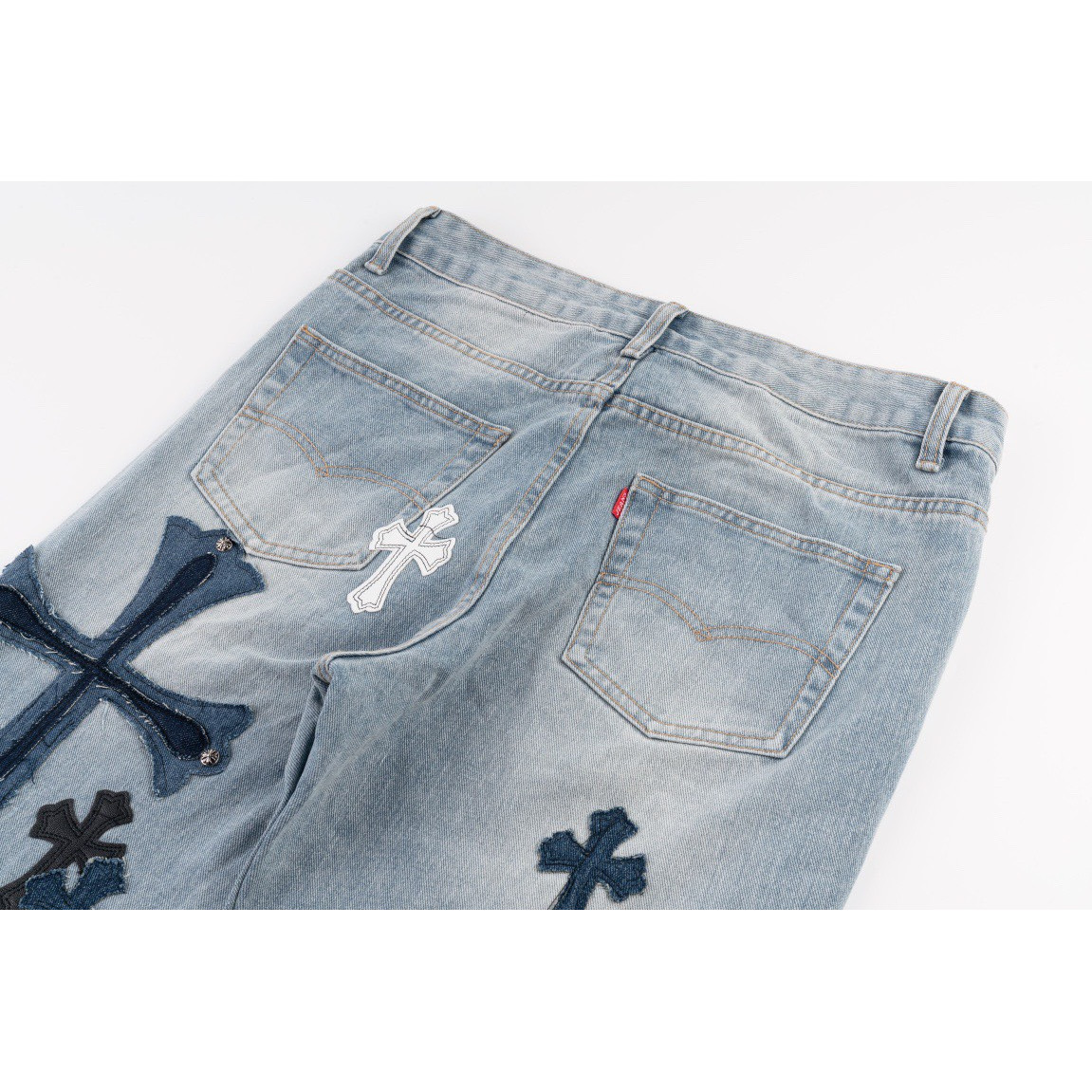 <p>CHROME HEARTS 蓝色牛仔裤(1565#)</p>
