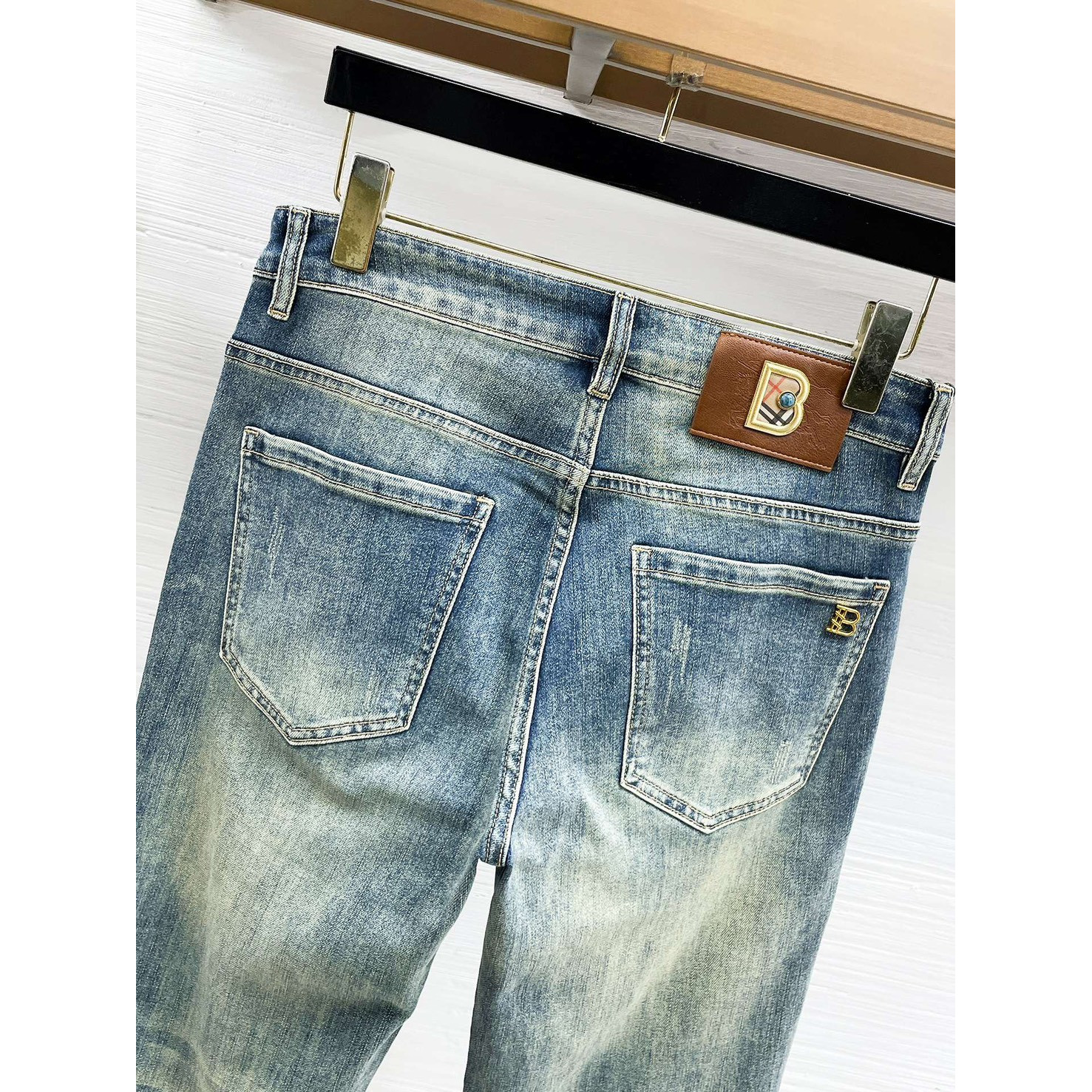 <p>BURBERRY 高品质牛仔裤(淺藍)</p>